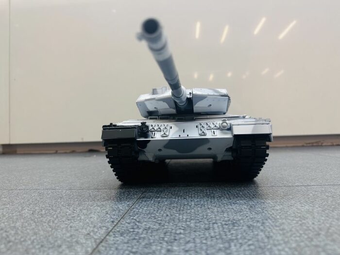 RC Panzer German Leopard 2A6 Schnee Tarnung Lackiert Heng Long 1:16 mit Stahlgetriebe -2,4Ghz V7.0 - Image 11