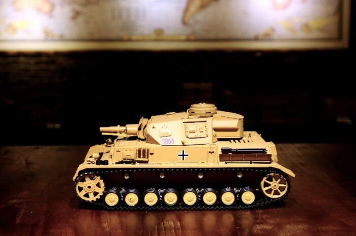 RC Panzer Kampfwagen IV Ausf.F-1 Heng Long 1:16 Sandfarbe mit Rauch und Sound, Stahlgetriebe und 2,4Ghz+V7.0 - Image 4